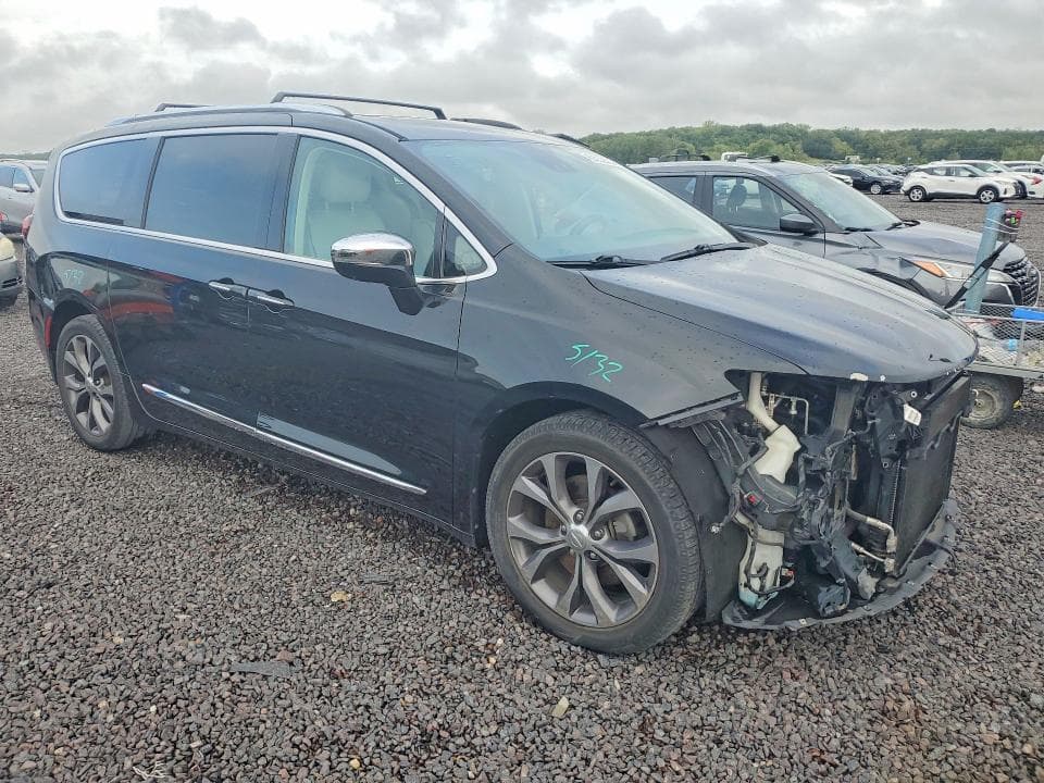 2017 CHRYSLER PACIFICA LIMITED 4
