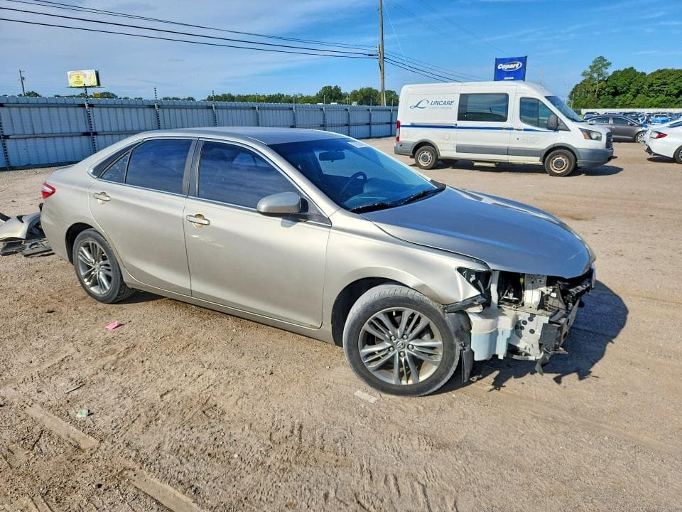 2017 TOYOTA CAMRY SE 4