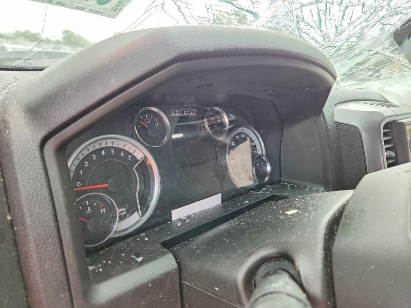 2023 RAM 1500 CLASSIC SLT 9