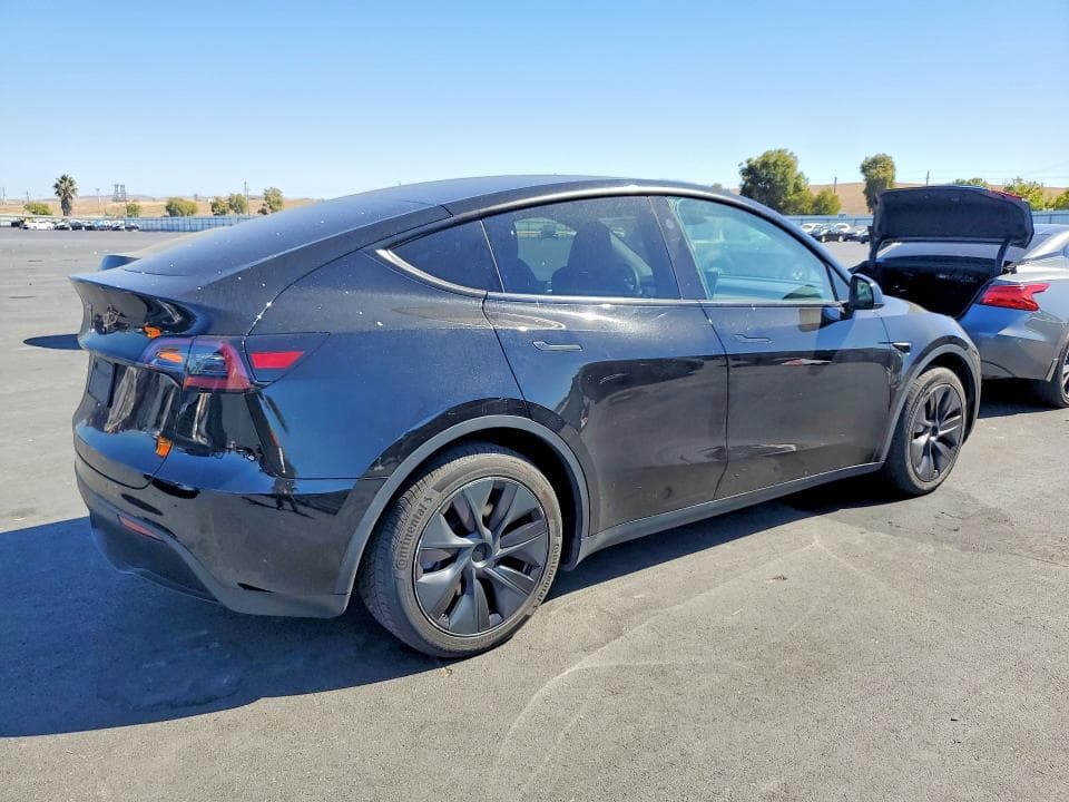 2024 TESLA MODEL Y 3
