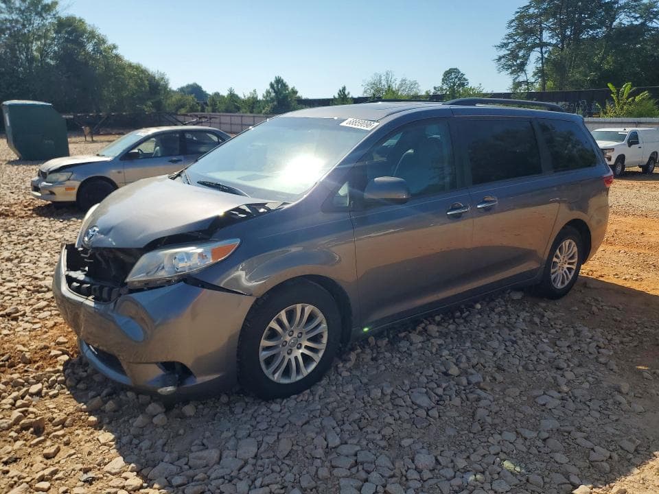 2017 TOYOTA SIENNA XLE 8-PASSENGER