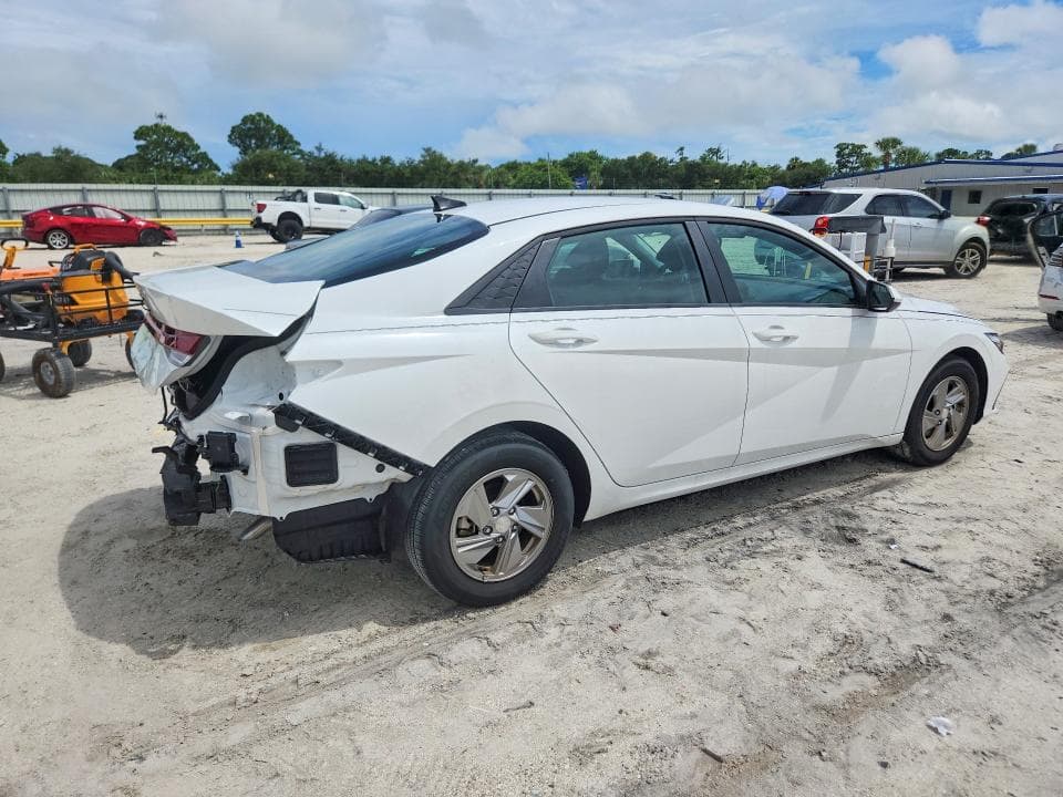 2025 HYUNDAI ELANTRA SE 3
