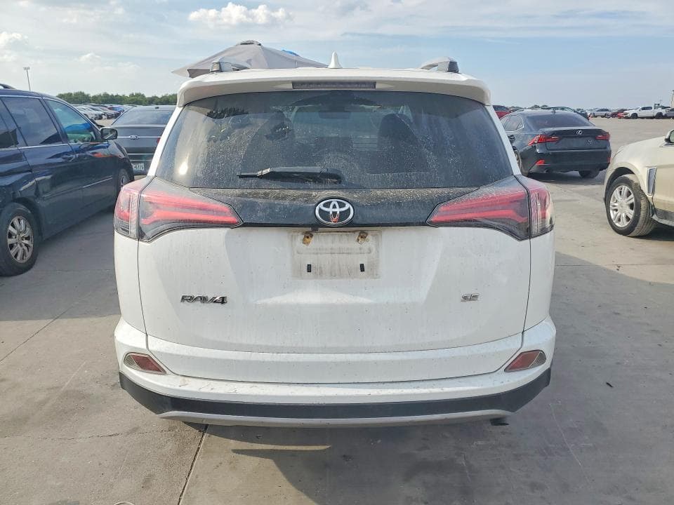 2018 TOYOTA RAV4 SE 6