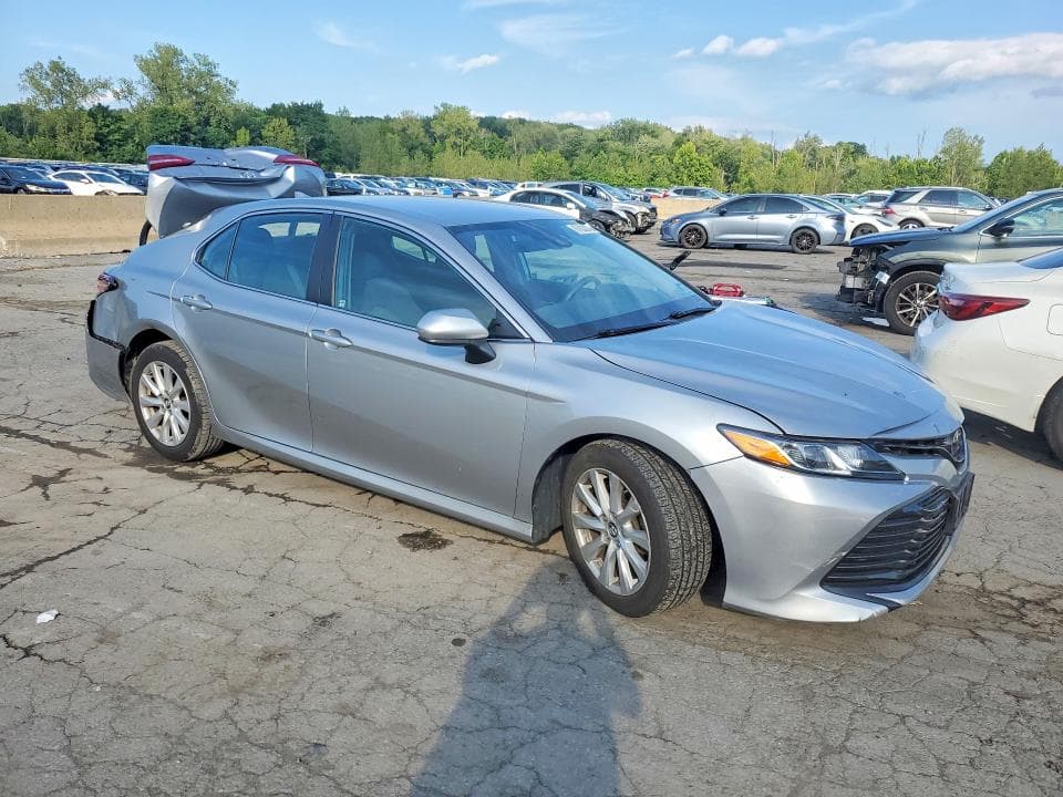 2019 TOYOTA CAMRY LE 4
