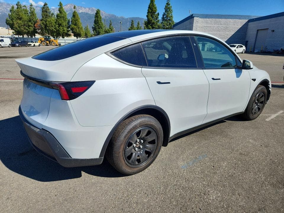 2026 TESLA MODEL Y 3