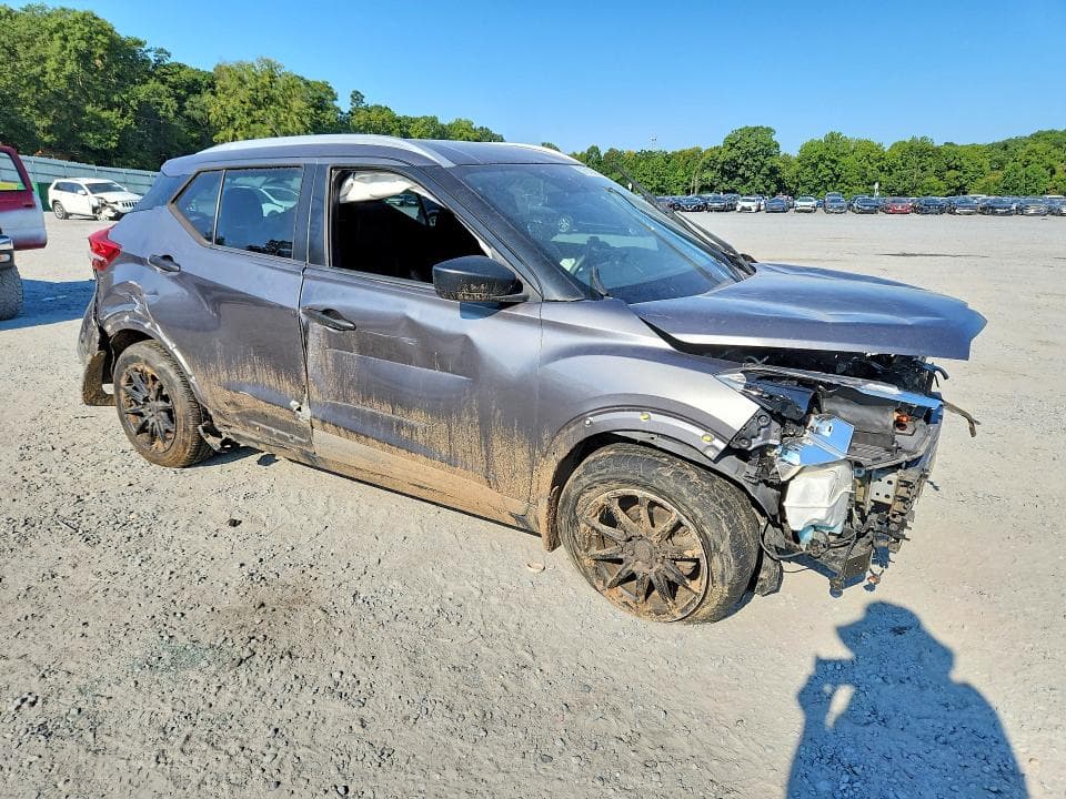 2018 NISSAN KICKS S 4