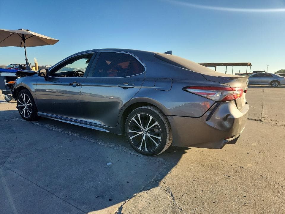 2019 TOYOTA CAMRY SE 2