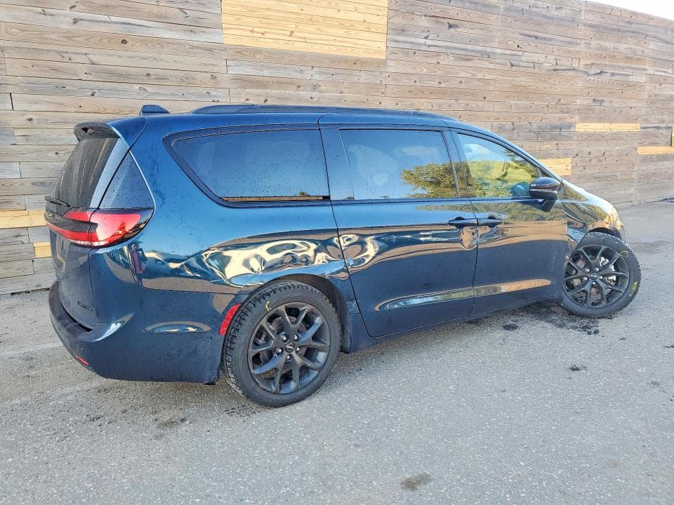 2025 CHRYSLER PACIFICA LIMITED 3