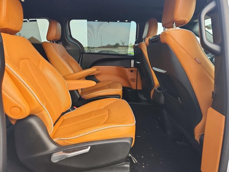 2023 CHRYSLER PACIFICA HYBRID PINNACLE 11
