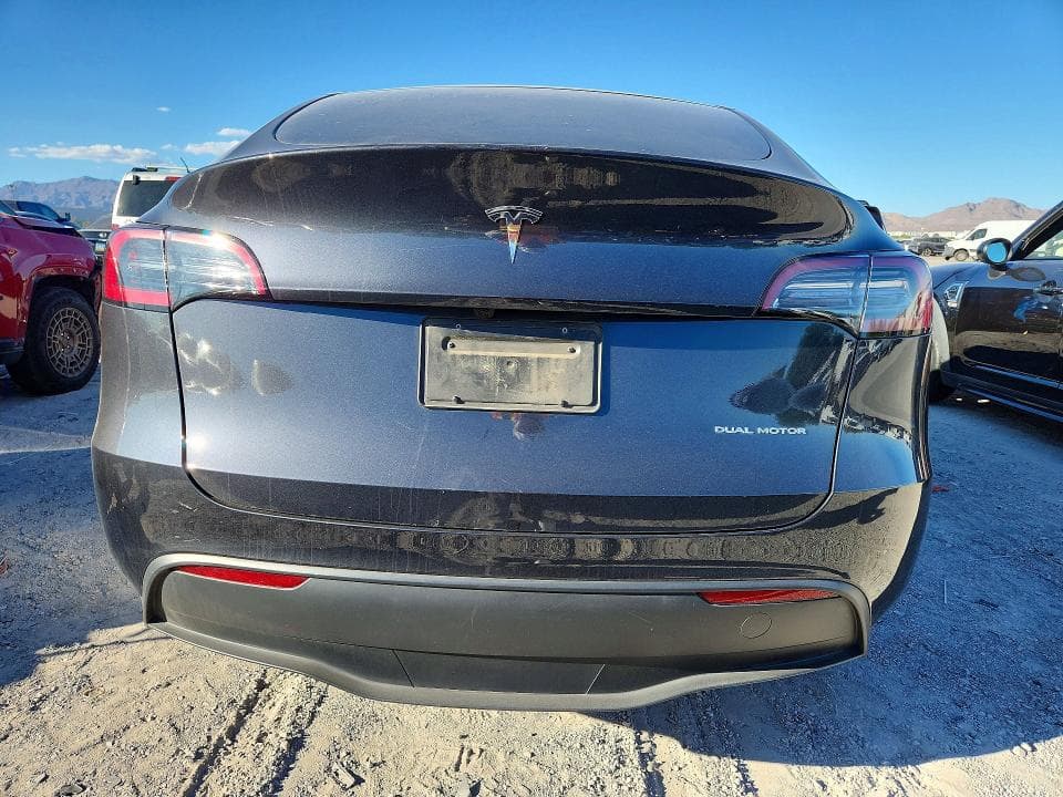 2024 TESLA MODEL Y 6