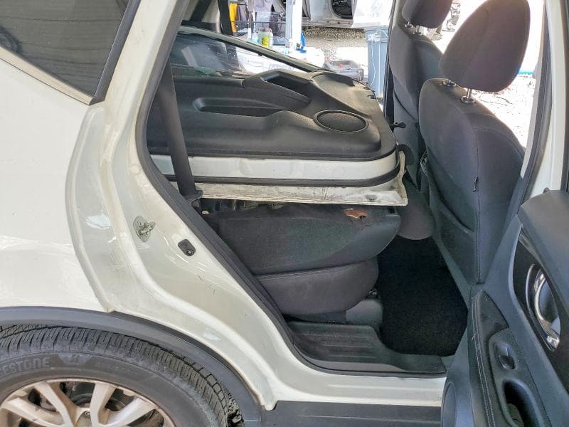 2019 NISSAN ROGUE S 11
