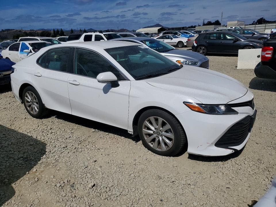 2020 TOYOTA CAMRY LE 4