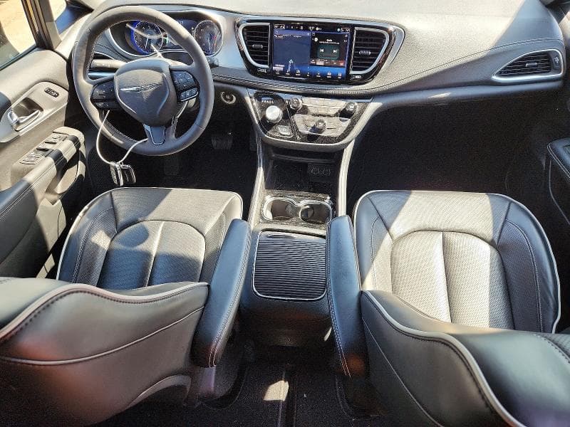2025 CHRYSLER PACIFICA LIMITED 8