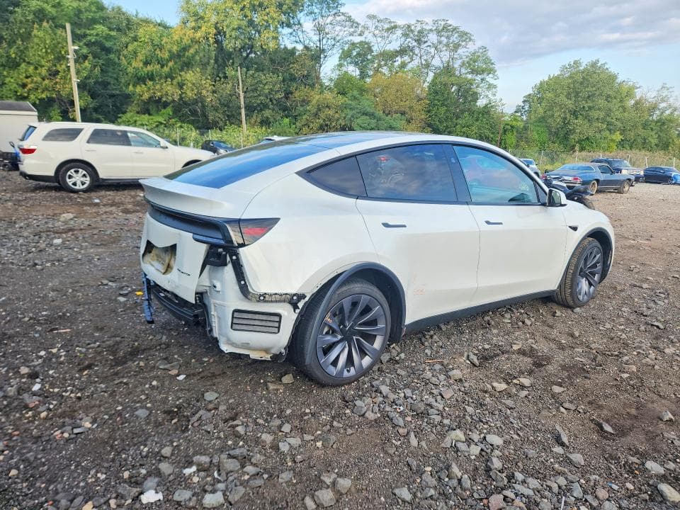 2026 TESLA MODEL Y 3