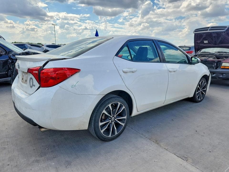 2017 TOYOTA COROLLA SE 3