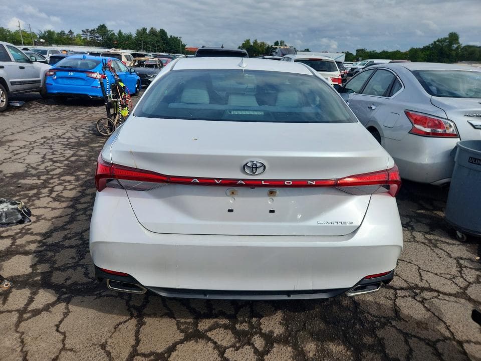 2019 TOYOTA AVALON LIMITED 6
