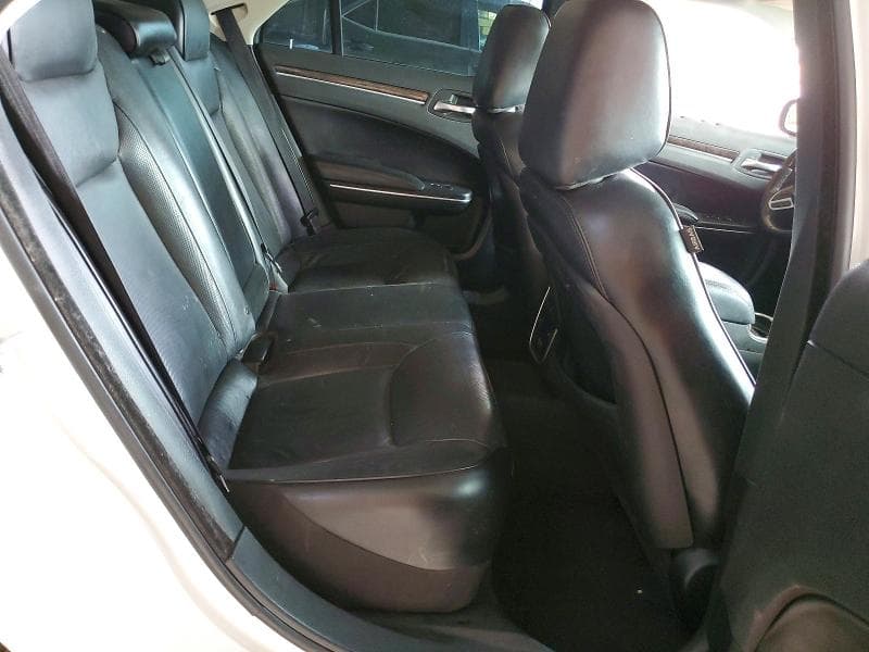 2018 CHRYSLER 300 LIMITED 10