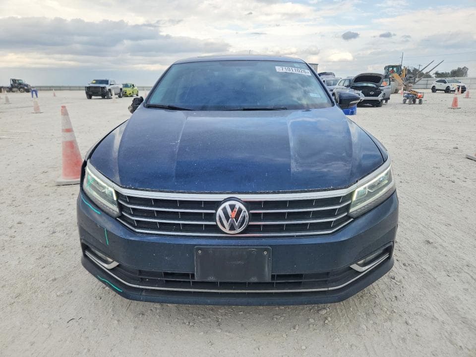 2018 VOLKSWAGEN PASSAT SE 5