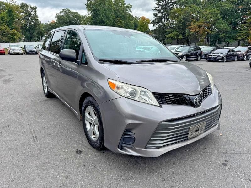 2018 TOYOTA SIENNA L 4