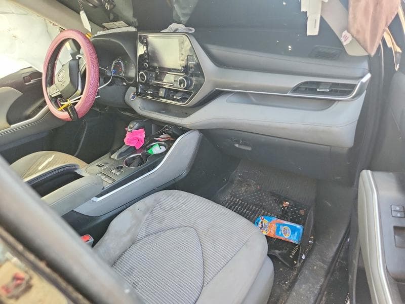 2021 TOYOTA HIGHLANDER HYBRID LE 8