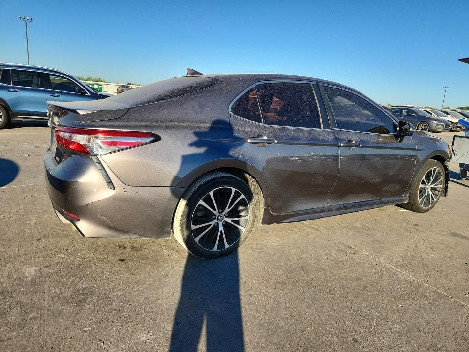 2019 TOYOTA CAMRY SE 3