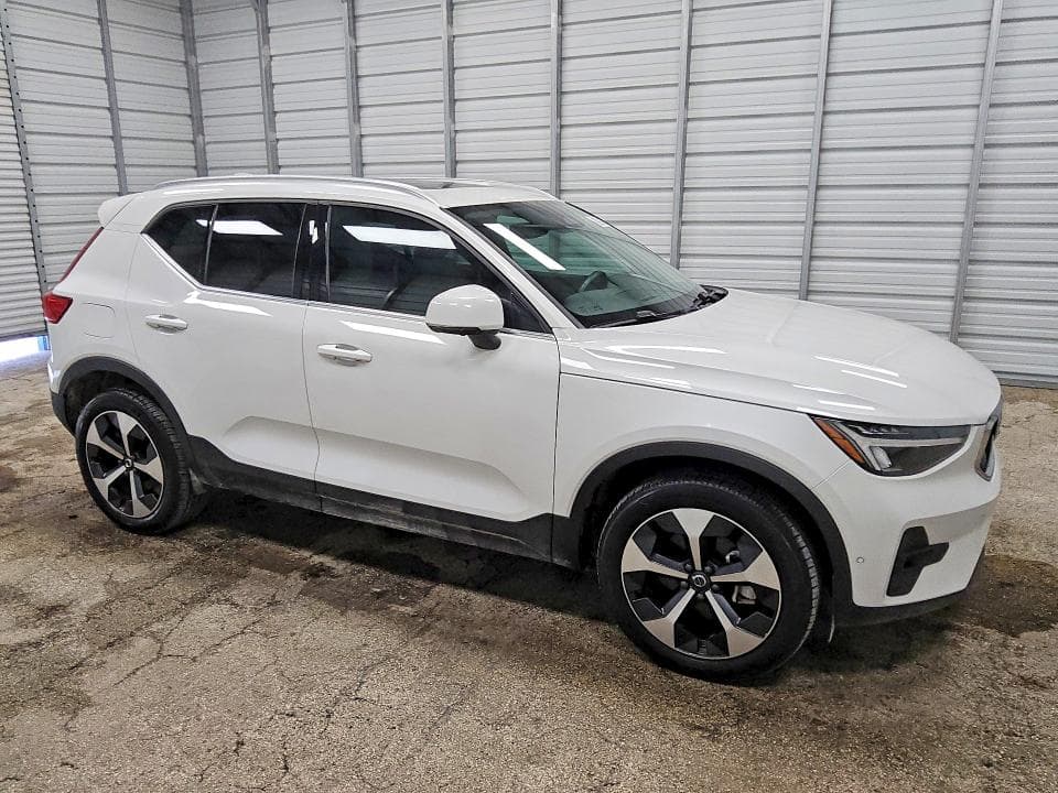2025 VOLVO XC40 PLUS 4