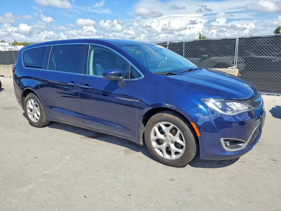 2017 CHRYSLER PACIFICA TOURING L 4
