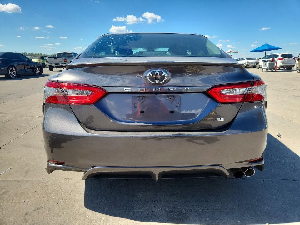 2018 TOYOTA CAMRY SE 6