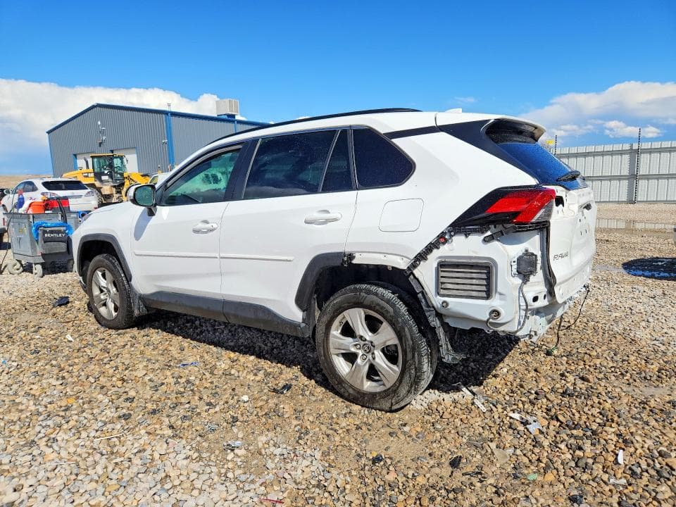 2021 TOYOTA RAV4 XLE 2
