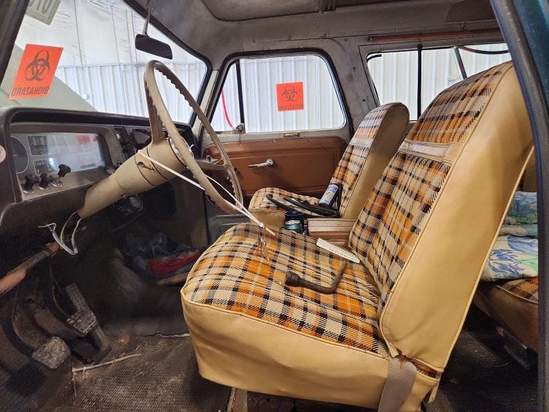 1966 CHEV SUBURBAN 7