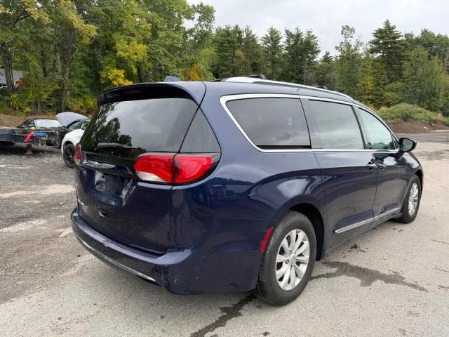 2019 CHRYSLER PACIFICA TOURING L 4