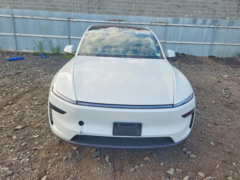 2026 TESLA MODEL Y 5