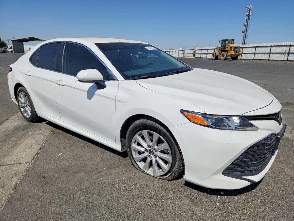 2019 TOYOTA CAMRY LE 4