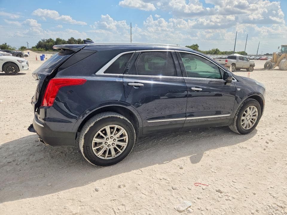 2017 CADILLAC XT5 3