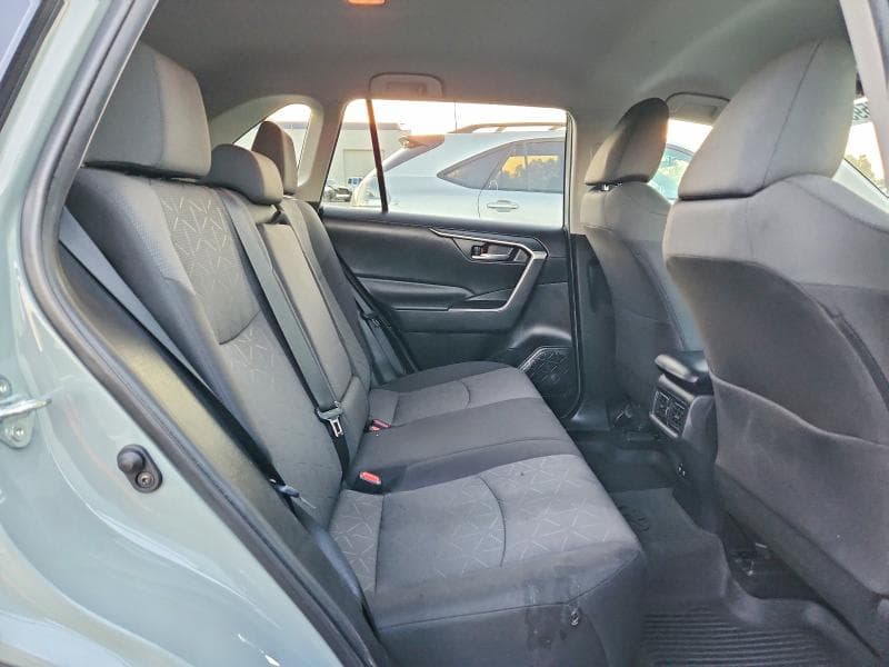 2021 TOYOTA RAV4 XLE 10