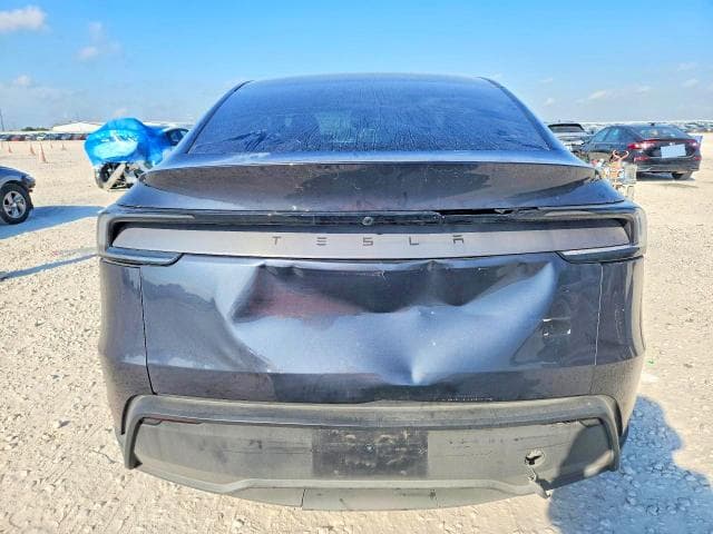 2026 TESLA MODEL Y 6