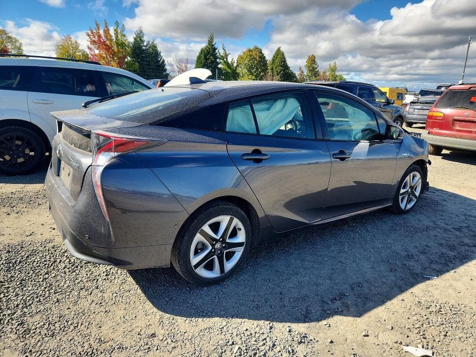 2017 TOYOTA PRIUS THREE TOURING 3