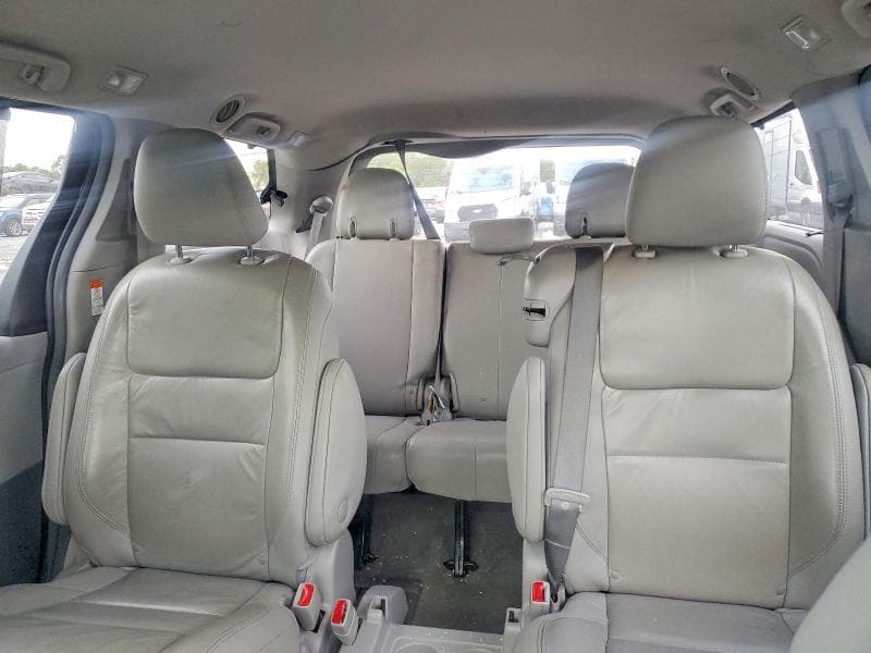 2019 TOYOTA SIENNA XLE 8-PASSENGER 10