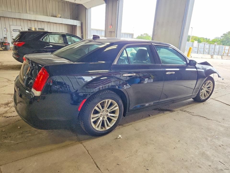 2017 CHRYSLER 300C 3