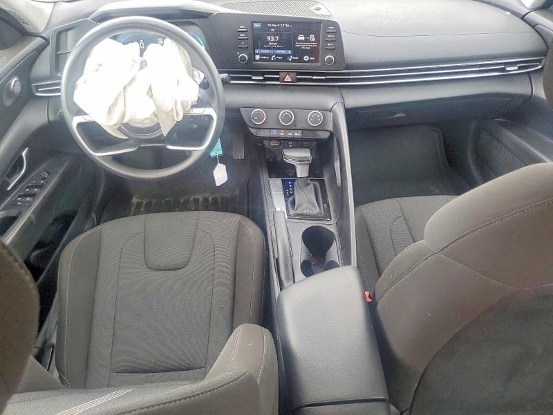 2025 HYUNDAI ELANTRA SE 8