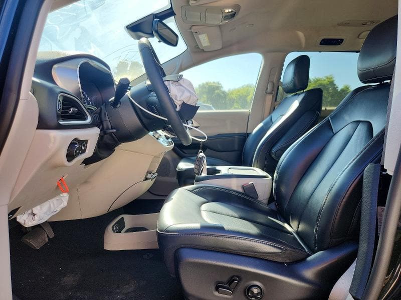 2023 CHRYSLER PACIFICA TOURING L 7