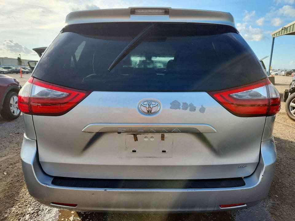 2020 TOYOTA SIENNA LE 6