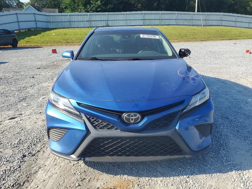 2020 TOYOTA CAMRY SE 5