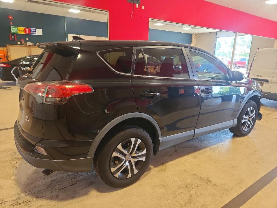 2018 TOYOTA RAV4 LE 3