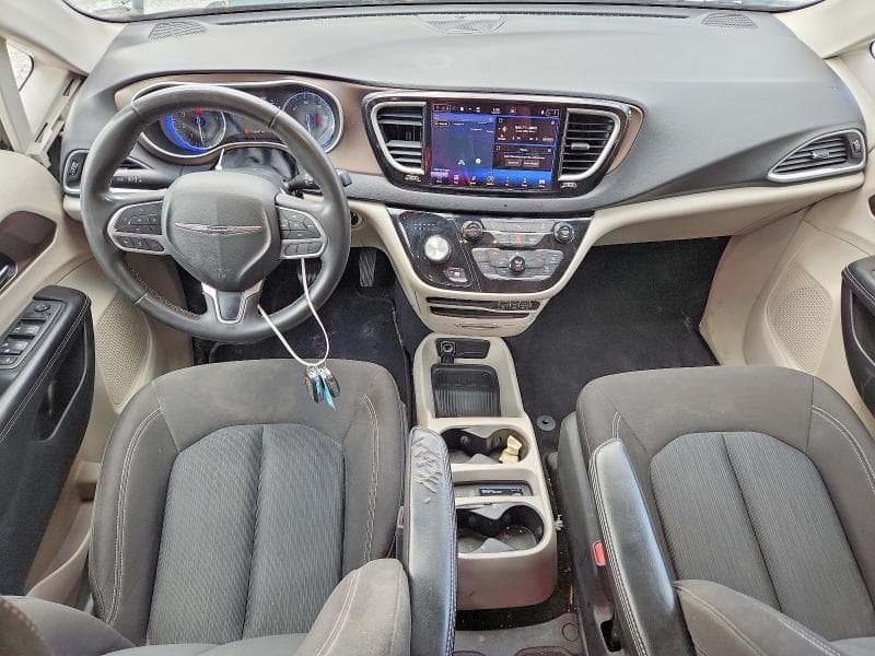 2022 CHRYSLER VOYAGER LX 8
