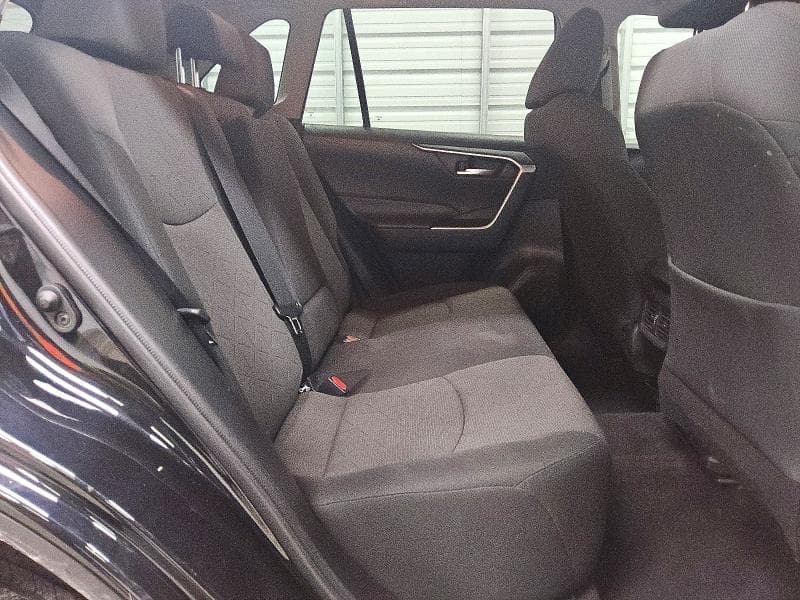 2021 TOYOTA RAV4 XLE 10