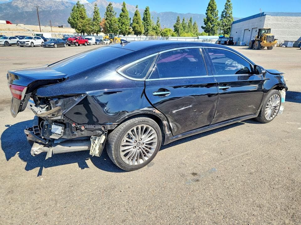 2018 TOYOTA AVALON LIMITED 3