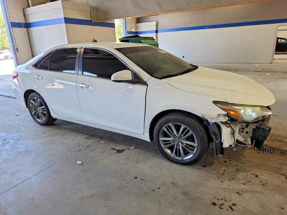 2017 TOYOTA CAMRY SE 4