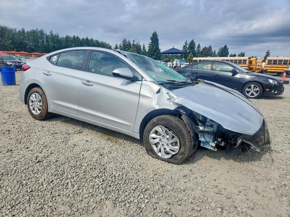 2018 HYUNDAI ELANTRA SE 4