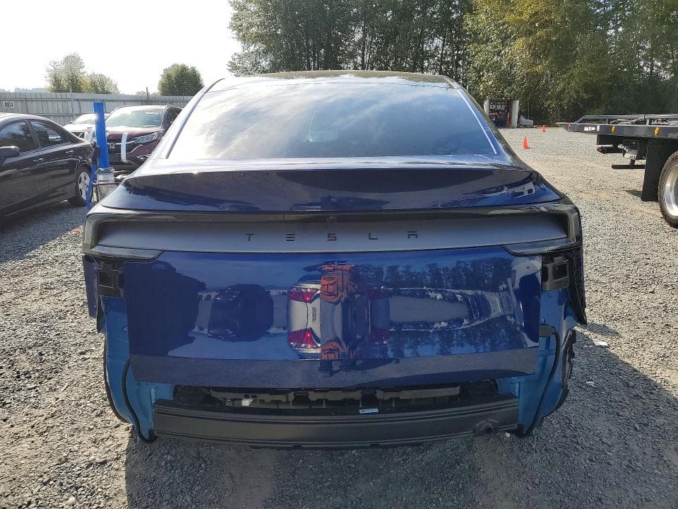 2026 TESLA MODEL Y 6
